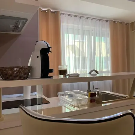 Roua 2 Apartament ナボダリ